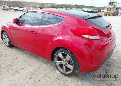 2015 Hyundai Veloster z USA, uszkodzony, nr VIN KMHTC6AD8FU234442